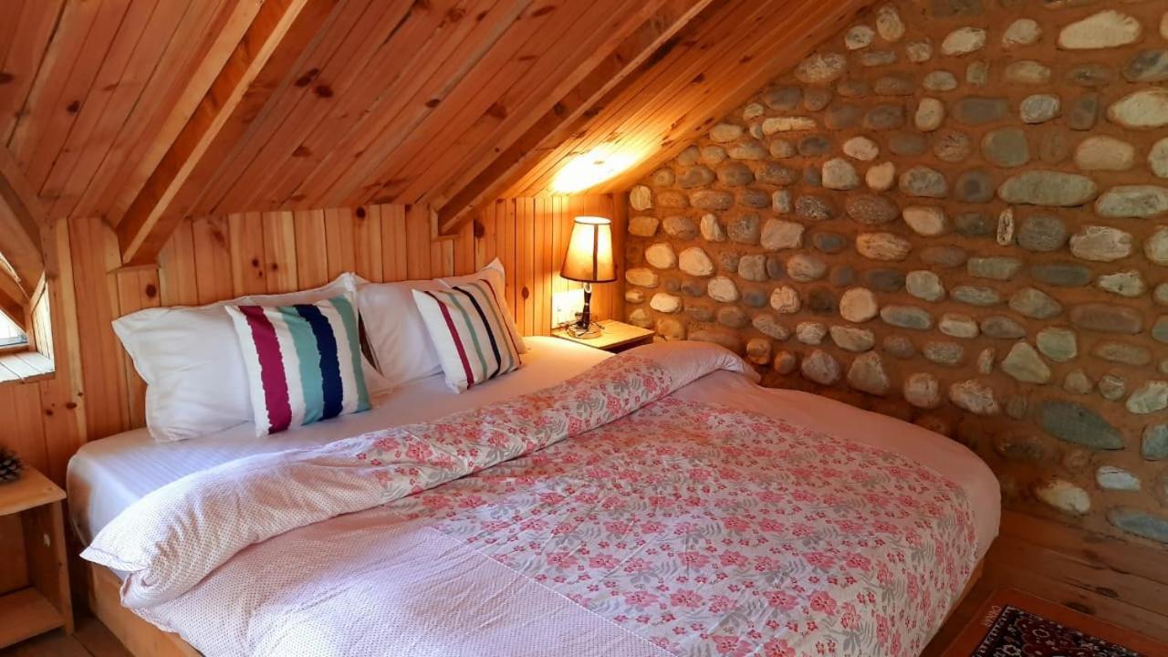 Ishan Log Huts-A Boutique Home Stay Banjār Exteriör bild