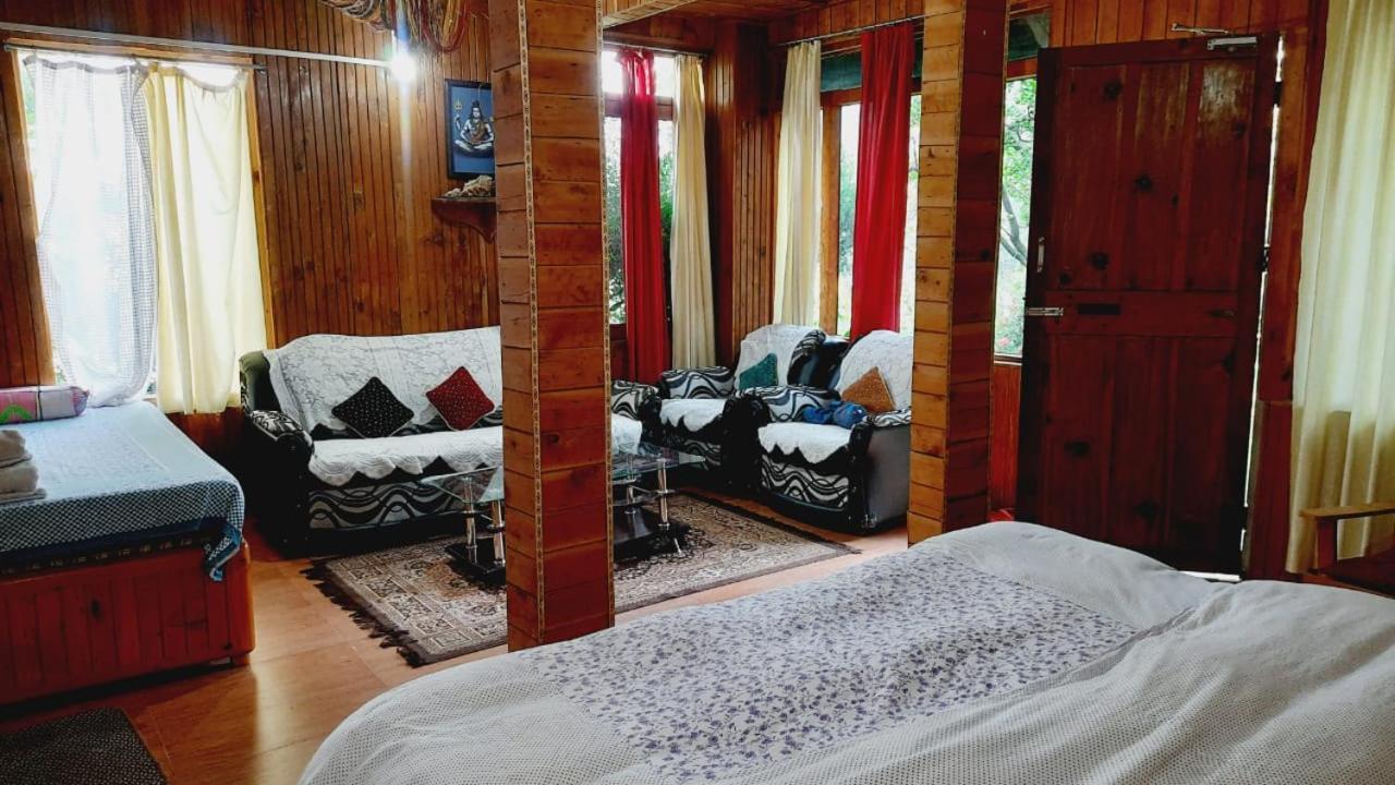 Ishan Log Huts-A Boutique Home Stay Banjār Exteriör bild