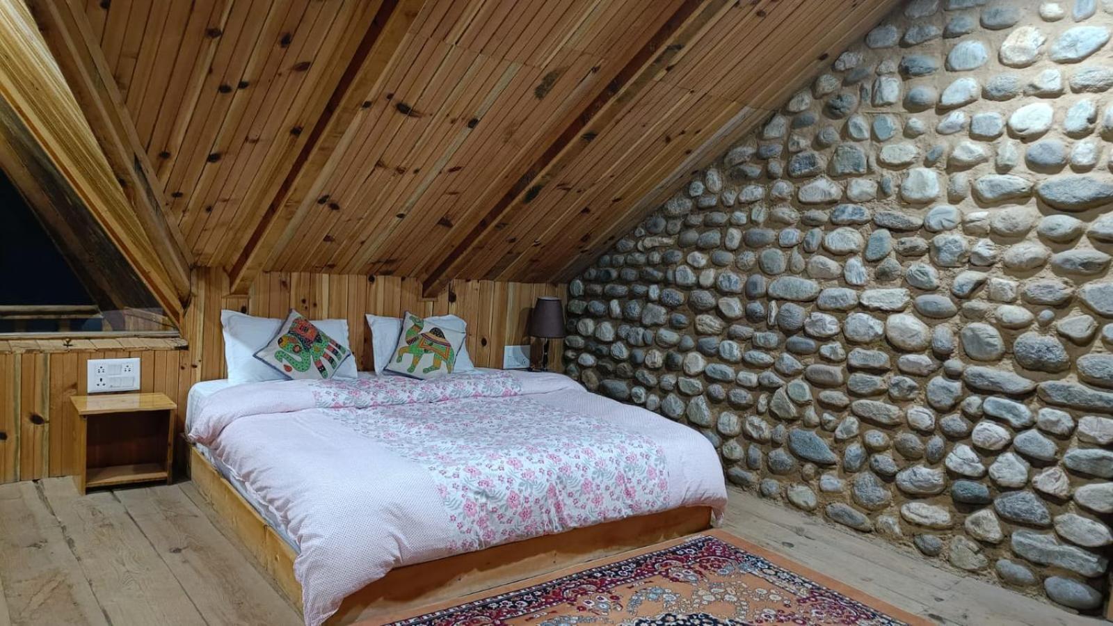 Ishan Log Huts-A Boutique Home Stay Banjār Exteriör bild