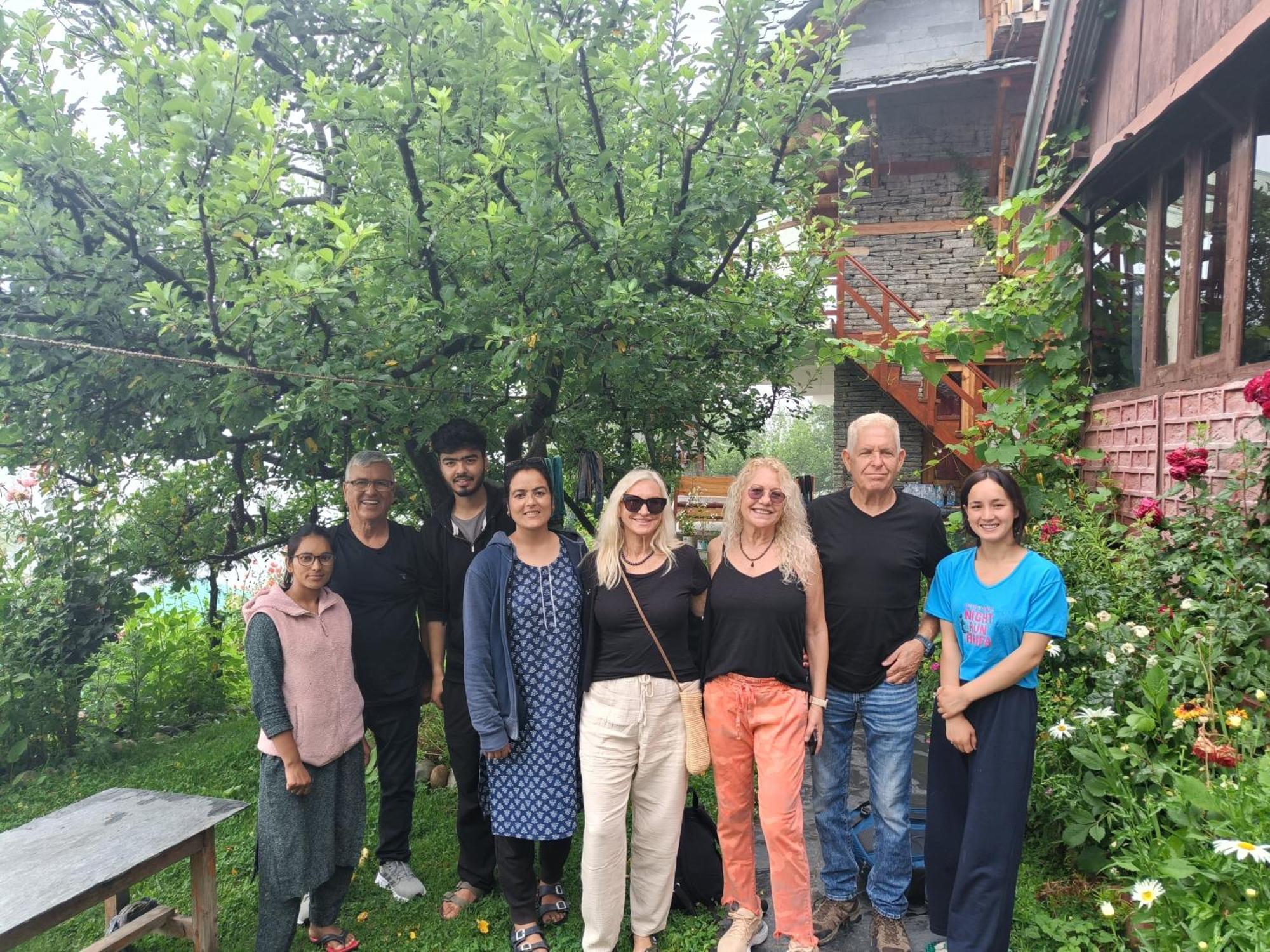 Ishan Log Huts-A Boutique Home Stay Banjār Exteriör bild